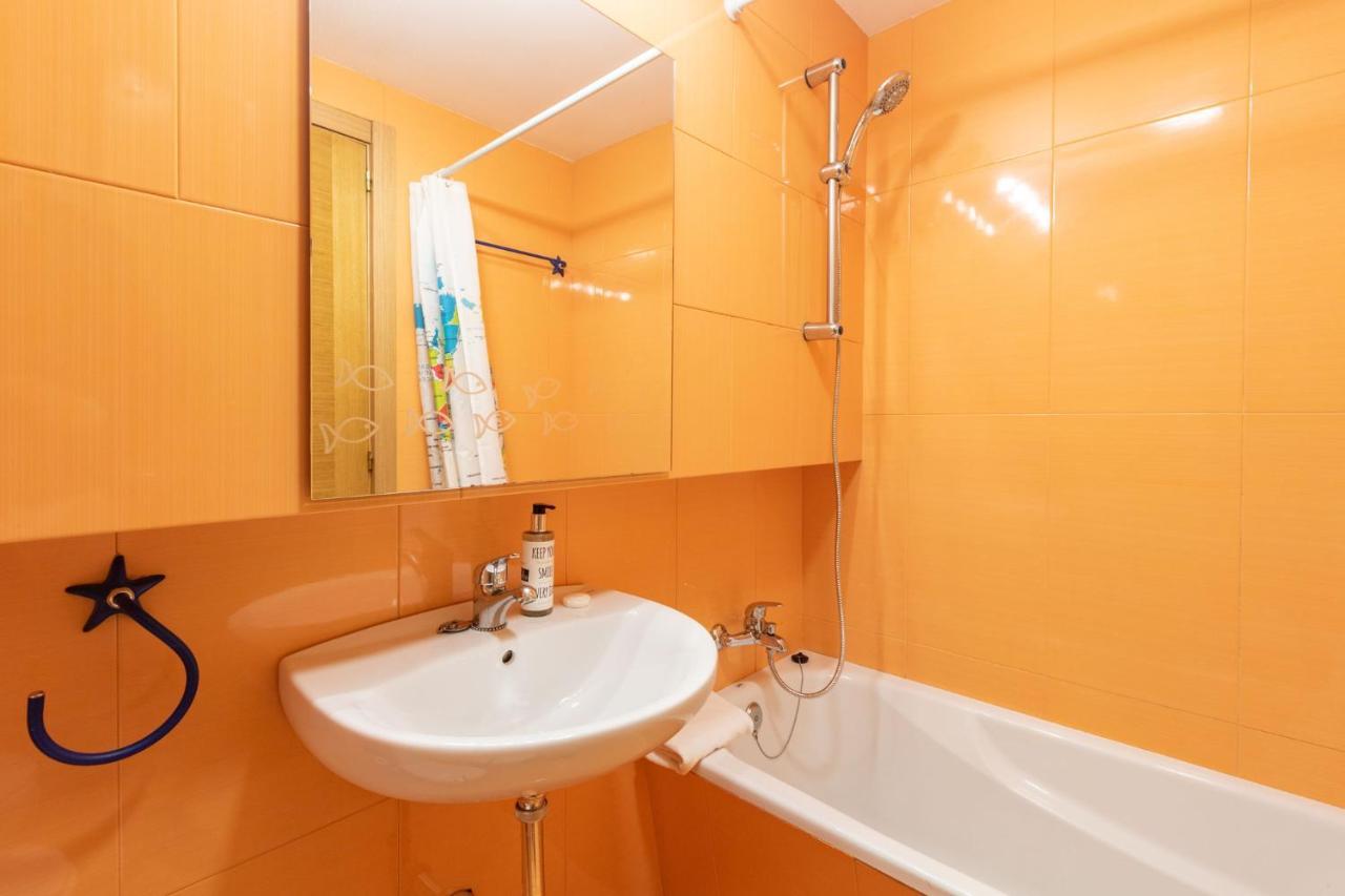 Goles Courtyard With Parking By Valcambre Apartment Sevilla