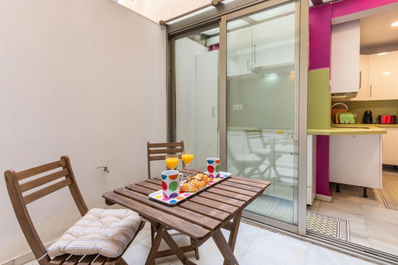Goles Courtyard With Parking By Valcambre Apartment Sevilla